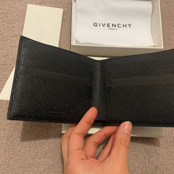 SOLD Givenchy men’s black bifold wallet - Picture 2 of 8